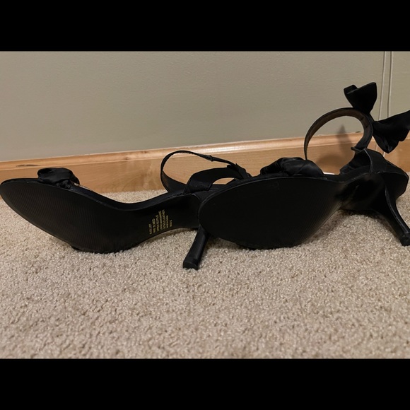 Black satin sz 7.5 Kenneth Cole Unlisted heel - Picture 3 of 4